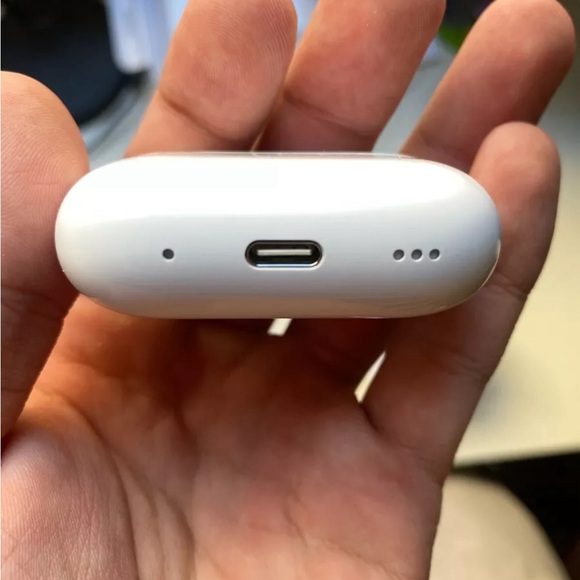 Apple AirPods Pro 2nd Generation WithMagSafe Wireless Charging Case-White